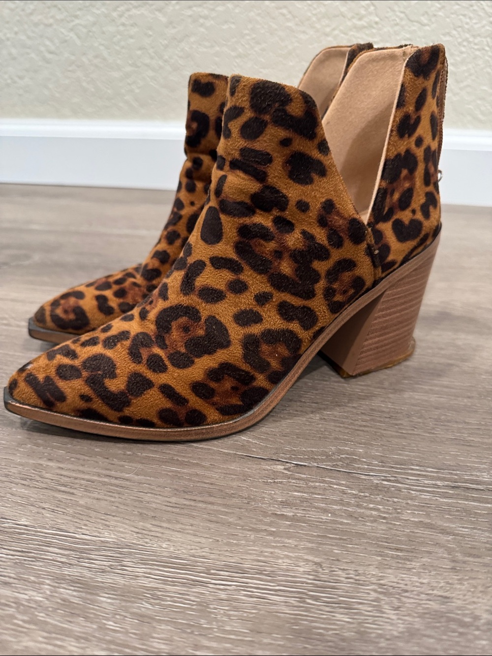 Leopard Print Pointed Toe Ankle Bootie - Brown